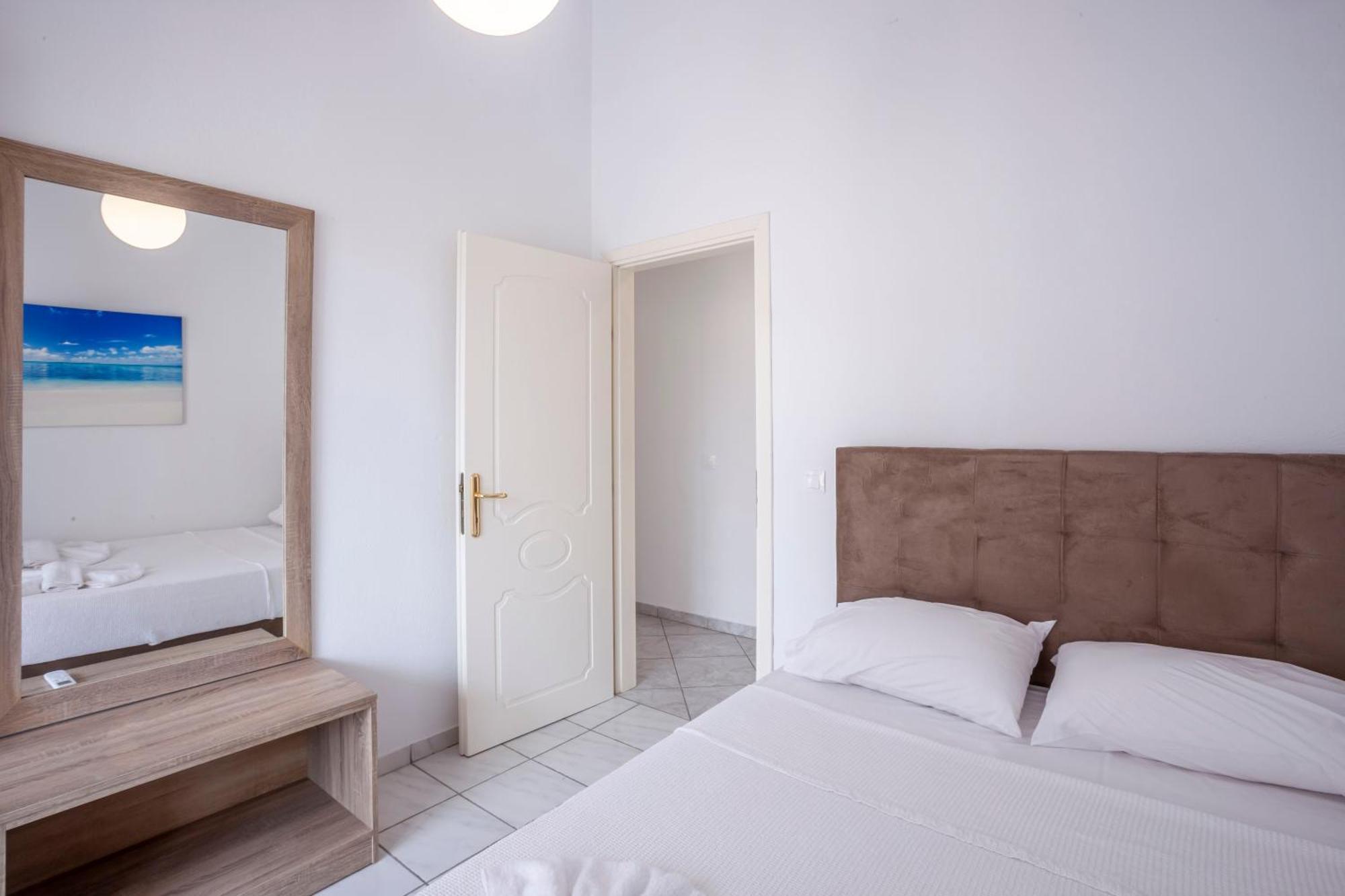 Aris Luxury Apartments Пефкохорі Екстер'єр фото